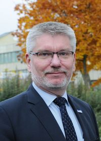 Herr Flore, Oberstudiendirektor
